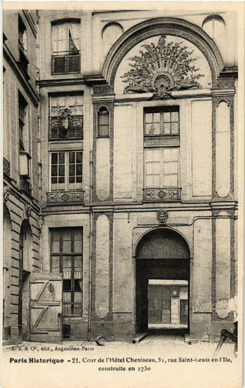 Carte postale ancienne Cour de l'Hôtel Cheniseau à Paris 4e