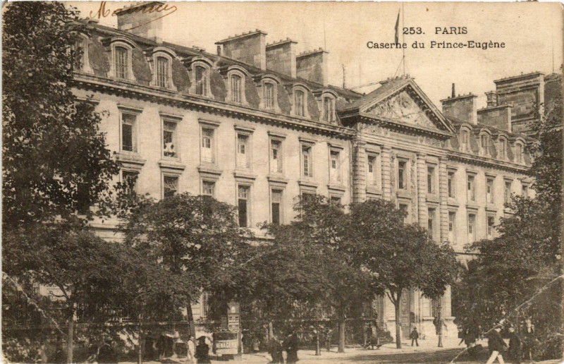 Carte postale ancienne Paris 4e Caserne du Prince Eugene à Paris 4e