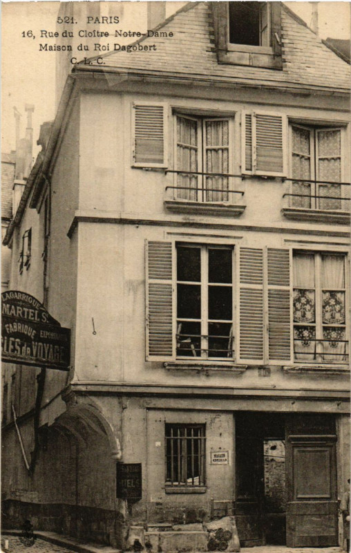 Carte postale ancienne Paris 4e Rue du Cloitre N. D. Maison du Roi Dagobert à Paris 4e