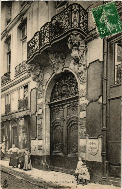 Carte postale ancienne Paris (4e) Porte de l'Hotel Chenizot. rue Saint-Louis en l'Ile à Paris 4e