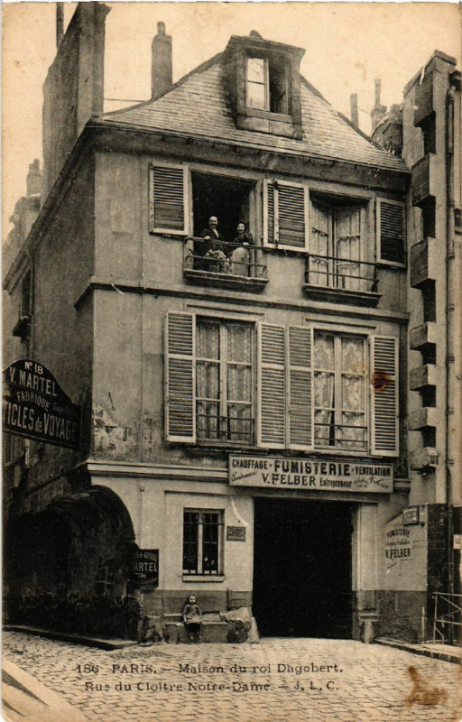 Carte postale ancienne Paris 4e Rue du Cloitre N. D. Maison du Rois Dagobert à Paris 4e