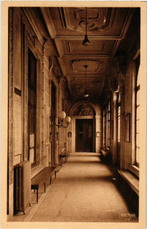 Carte postale ancienne Paris 4e Ecole Massillon. Le vestibule d'entrée à Paris 4e