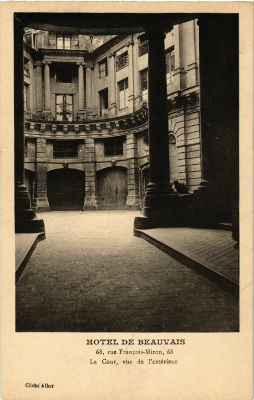 Carte postale ancienne Paris 4e Rue Francois Miron. Hotel de Beauvais la cour à Paris 4e