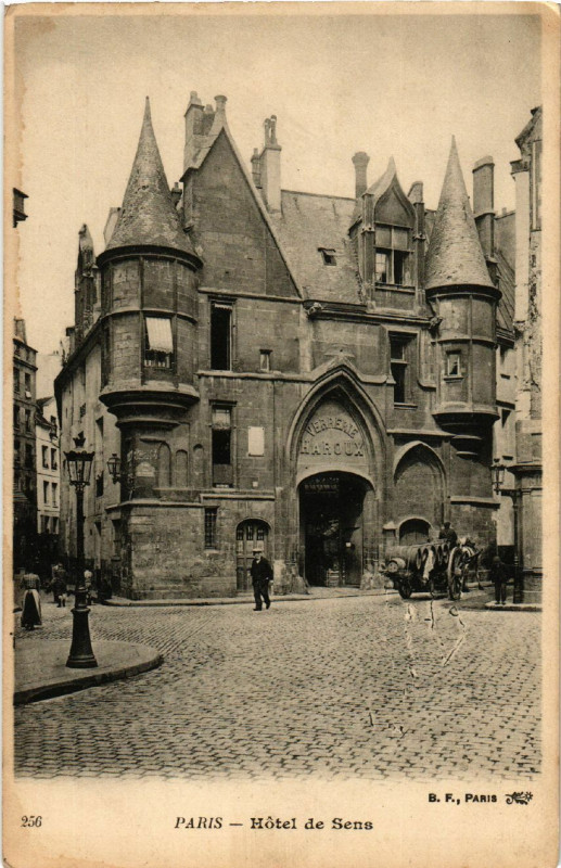 Carte postale ancienne Paris 4e Hotel de Sens à Paris 4e