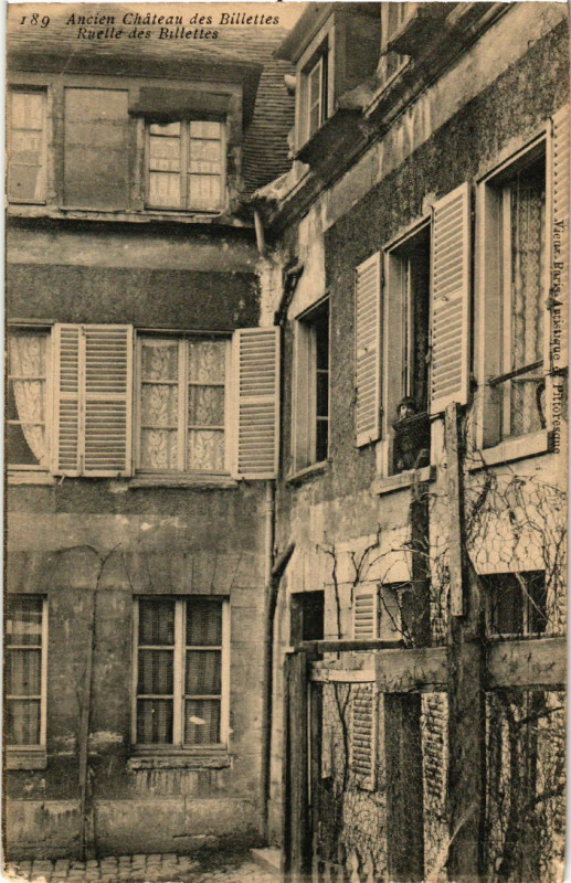 Carte postale ancienne Paris 4e Ruelle des Billettes. Ancien Chateau des Billettes à Paris 4e
