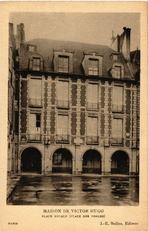 Carte postale ancienne Paris 4e Maison de Victor Hugo. Place Royale à Paris 4e