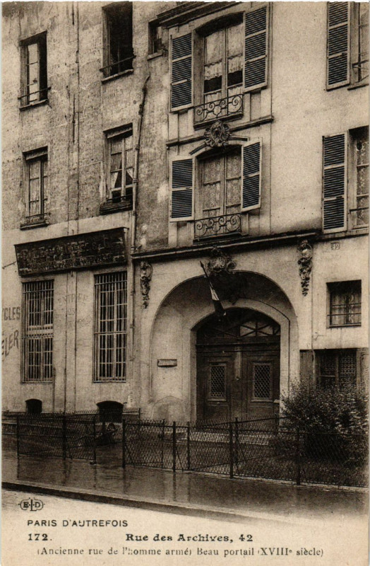 Carte postale ancienne Paris d'autrefois 4e Rue des Archives. Beau portail à Paris 3e