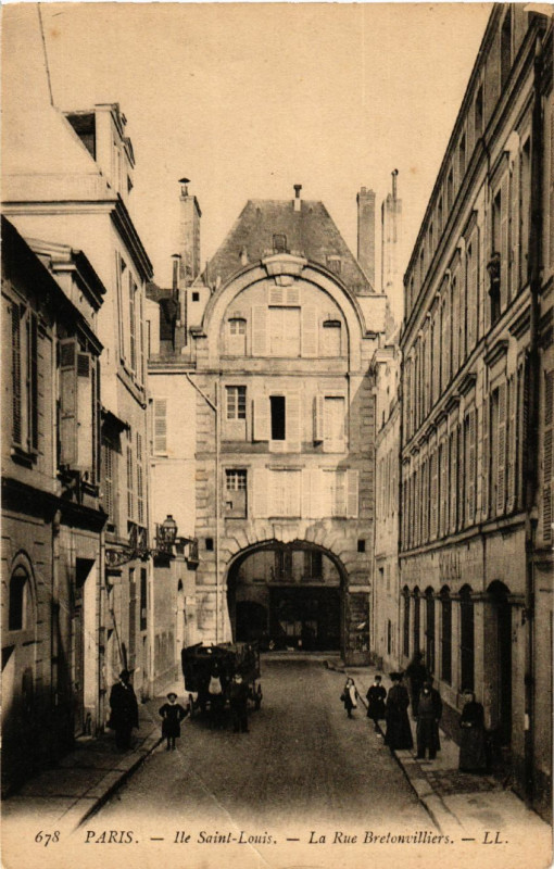 Carte postale ancienne Paris 4e Ile St. Louis. La Rue Bretonvilliers à Paris 4e