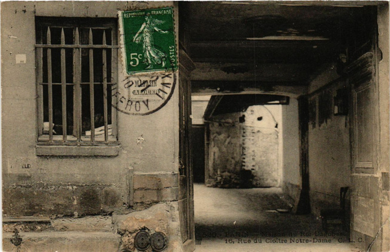 Carte postale ancienne Paris 4e 16 rue du Cloitre N. D. Maison du Rois Dagobert à Paris 4e