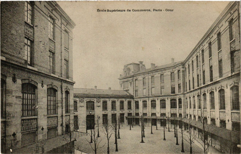 Carte postale ancienne Paris 4e Ecole sueprieure de Commerce. Cour à Paris 4e