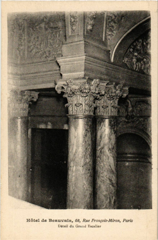 Carte postale ancienne Paris 4e Rue Francois Miron. hotel Beauvais detail grand escalier à Paris 4e