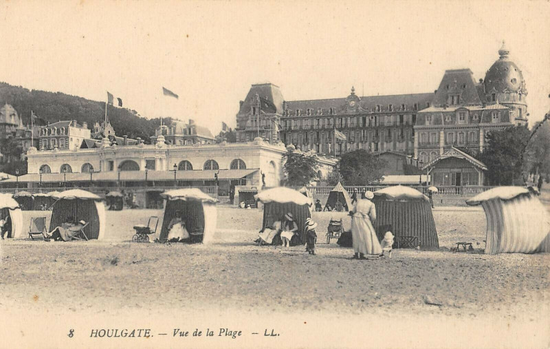 Carte postale ancienne Houlgate Vue De La Plage à Houlgate