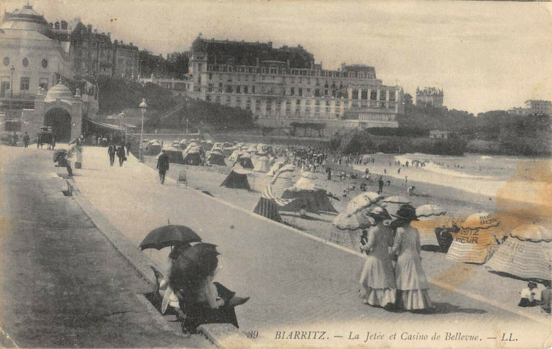 Carte postale ancienne Biarritz La Jetee Et Casino De Bellevue à Biarritz