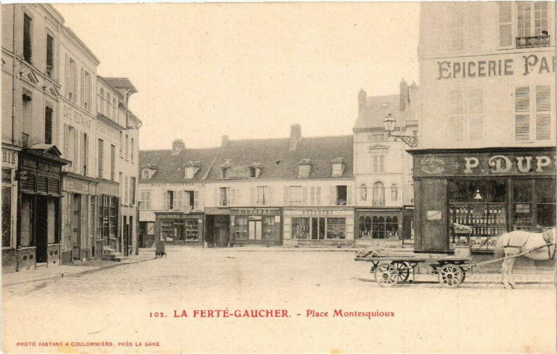 Carte postale ancienne La Ferte-Gaucher - Place Montesquioux à La Ferté-Gaucher
