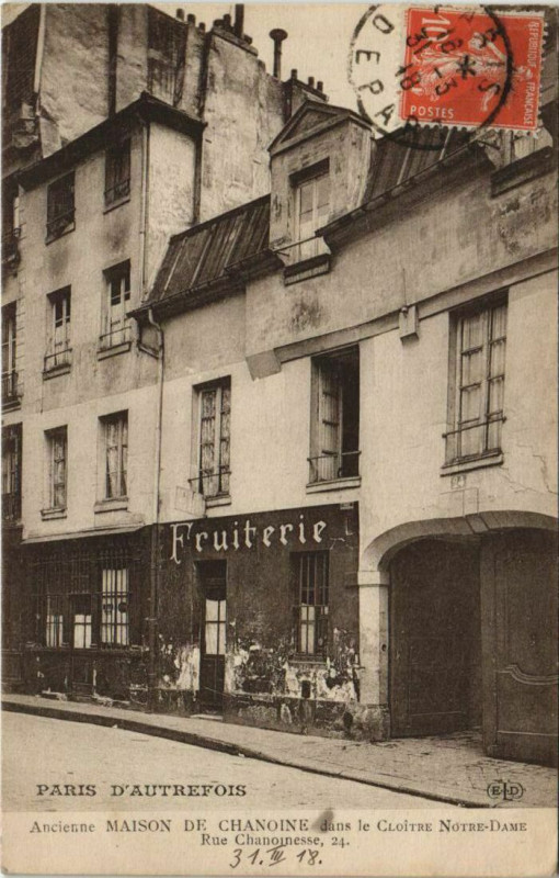 Carte postale ancienne Paris 4e 24, Rue Chanoinesse Cloitre notre-Dame à Paris 4e