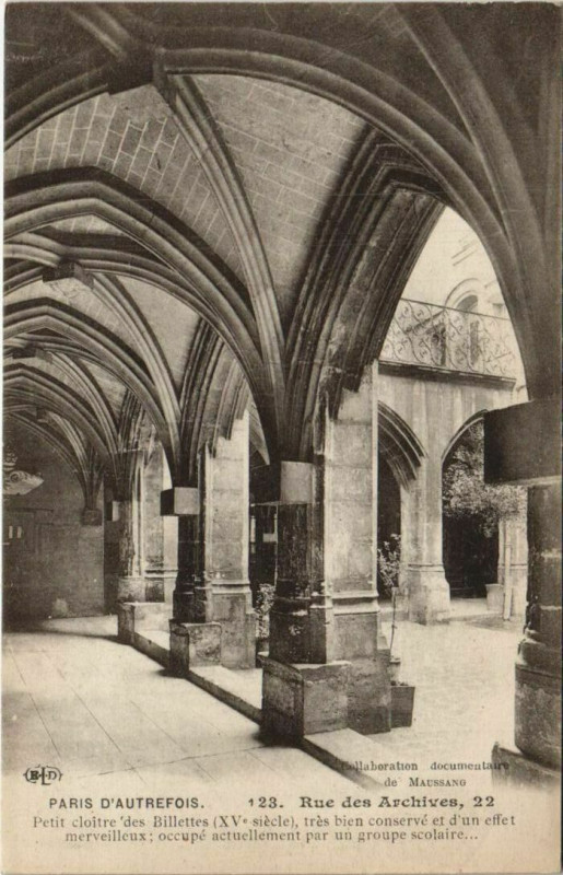 Carte postale ancienne Paris 3e 22, rue des Archives Cloitre des Billettes à Paris 3e