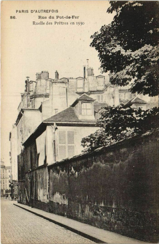 Carte postale ancienne Paris 5e Rue du pot-de-Fer Ruelle des Pretres à Paris 5e