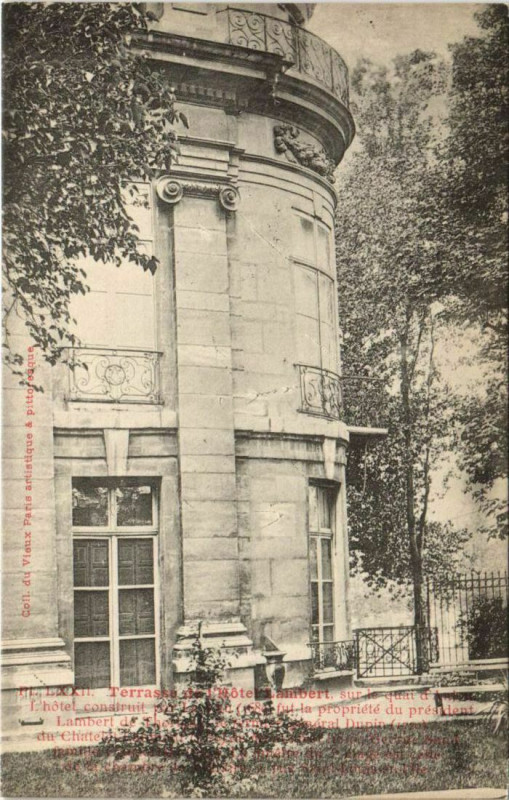 Carte postale ancienne Paris 4e Quai d'Anjou Hotel Lambert à Paris 4e