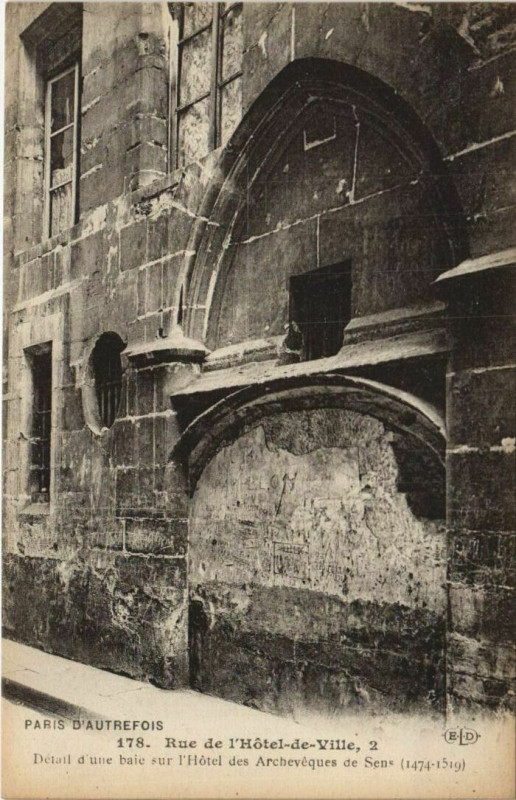 Carte postale ancienne Paris 4e 2, rue de l'Hotel-de-ville Hote ldes Arch de Sens à Paris 4e