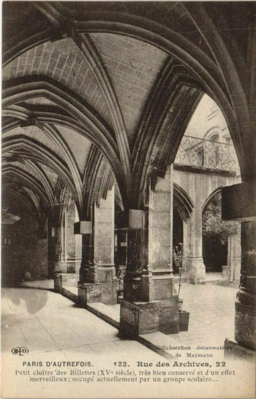 Carte postale ancienne Paris 3e 22, rue des Archives Cloitre des Billettes à Paris 3e