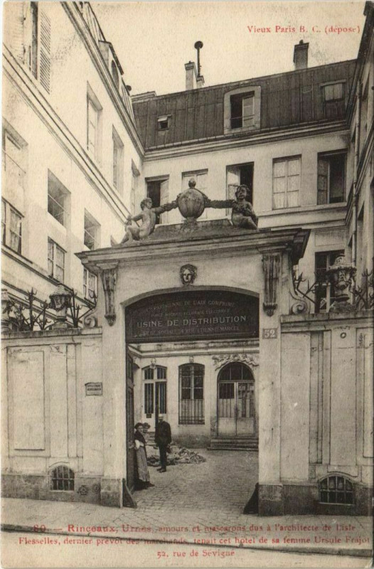 Carte postale ancienne Paris 3e 52, rue de Sévigné Rinceaux à Paris 3e