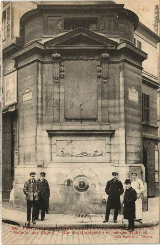 Carte postale ancienne Paris 3e Rue des Haudriettes Fontaine à Paris 3e
