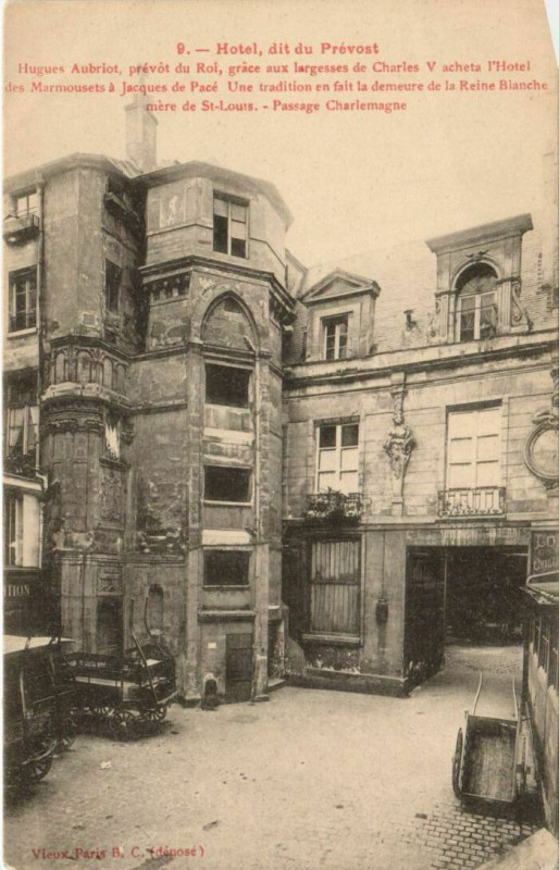 Carte postale ancienne Paris 4e Passage Charlemagne Hotel du Pévost à Paris 4e