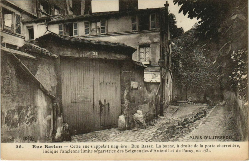 Carte postale ancienne Rue Berton à Paris 16e
