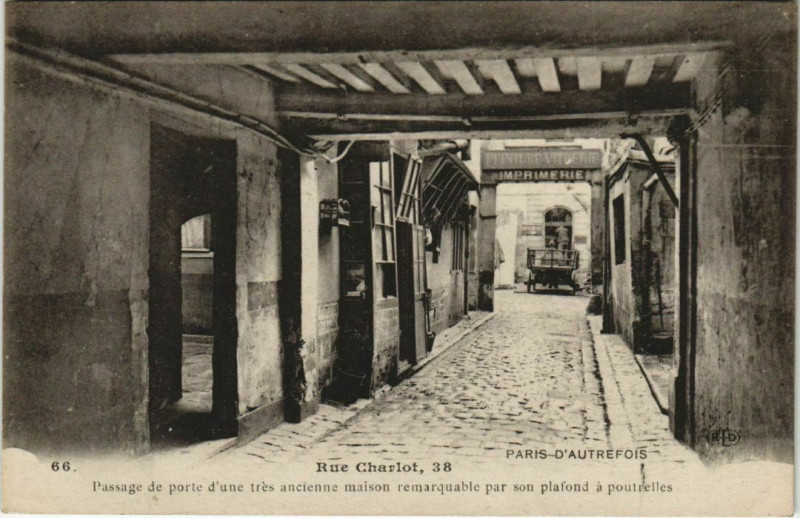 Carte postale ancienne Paris 3e 38, rue charlot Passage de porte à Paris 3e