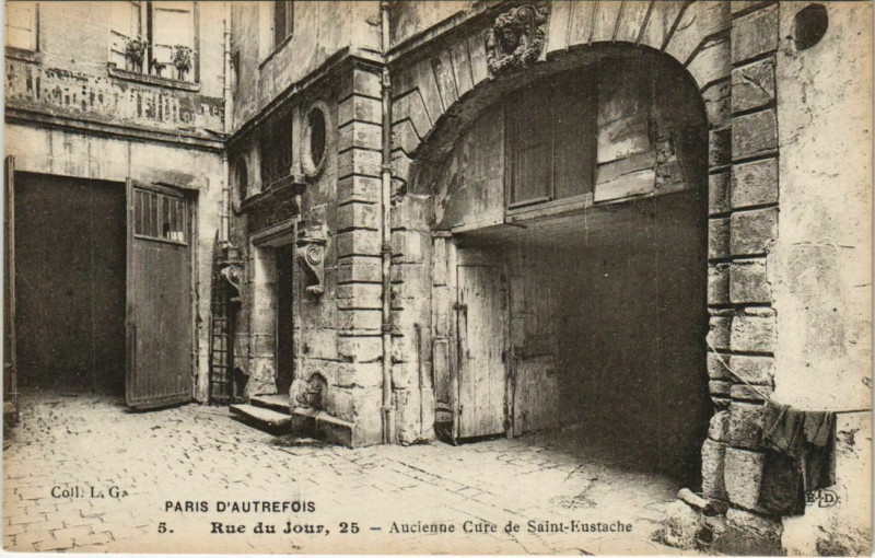 Carte postale ancienne Paris 1e 25, Rue du Jour Cure de Saint-Eustache à Paris 1er