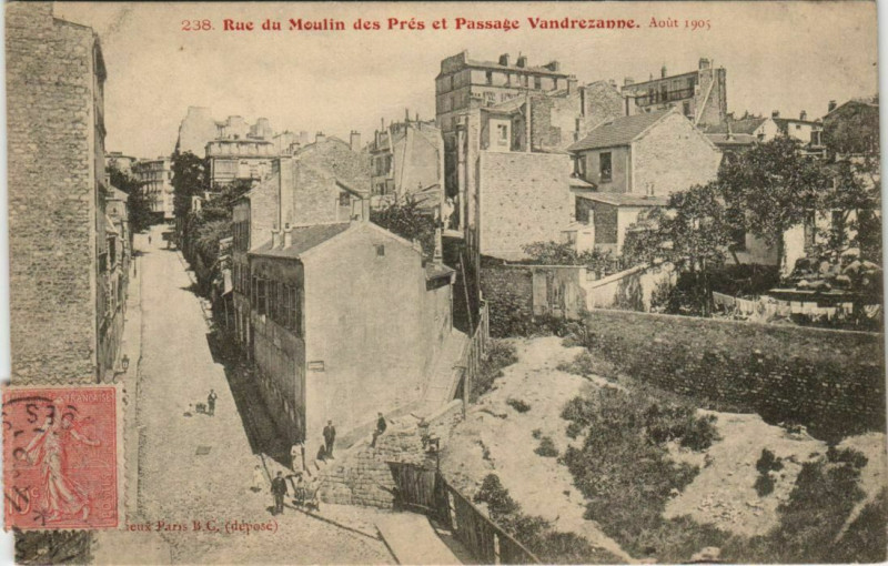 Carte postale ancienne Rue du Moulin des Prés et Passage Vandrezanne à Paris 13e