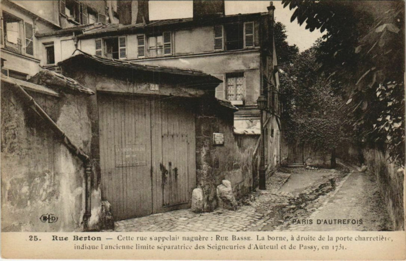 Carte postale ancienne Rue Berton à Paris 16e