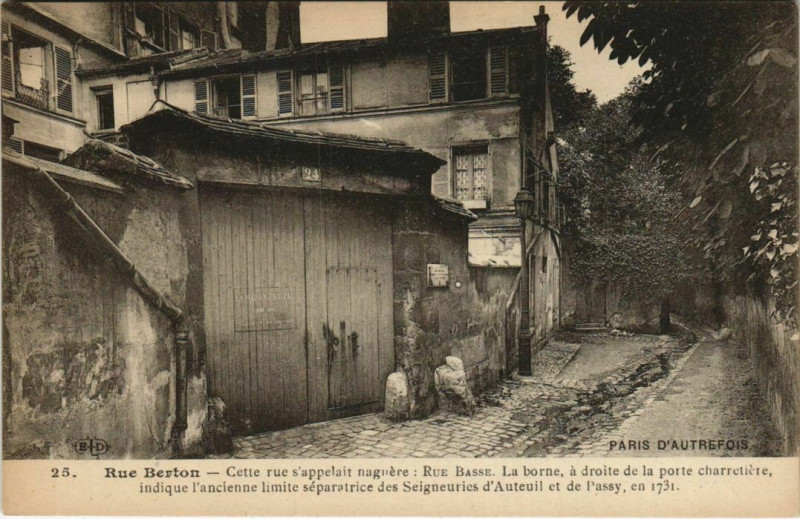 Carte postale ancienne Rue Berton à Paris 16e