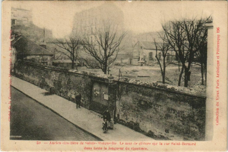 Carte postale ancienne Paris 11e Rue Saint-Bernard Cimetiere de Sainte-marguerite à Paris 11e