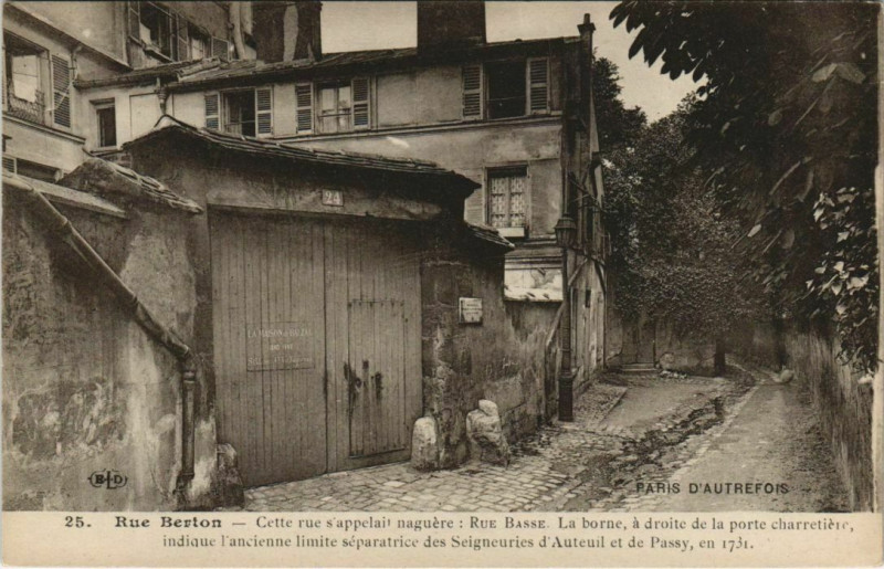 Carte postale ancienne Rue Berton à Paris 16e