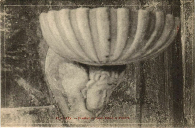 Carte postale ancienne Paris 5e Eglise Saint-Julien-le-Pauvre Bénitier à Paris 5e
