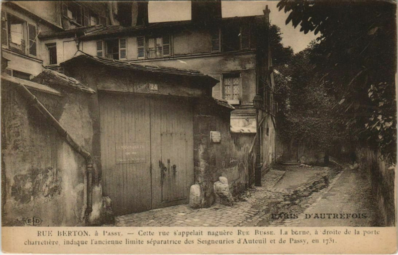 Carte postale ancienne Rue Berton à Paris 16e