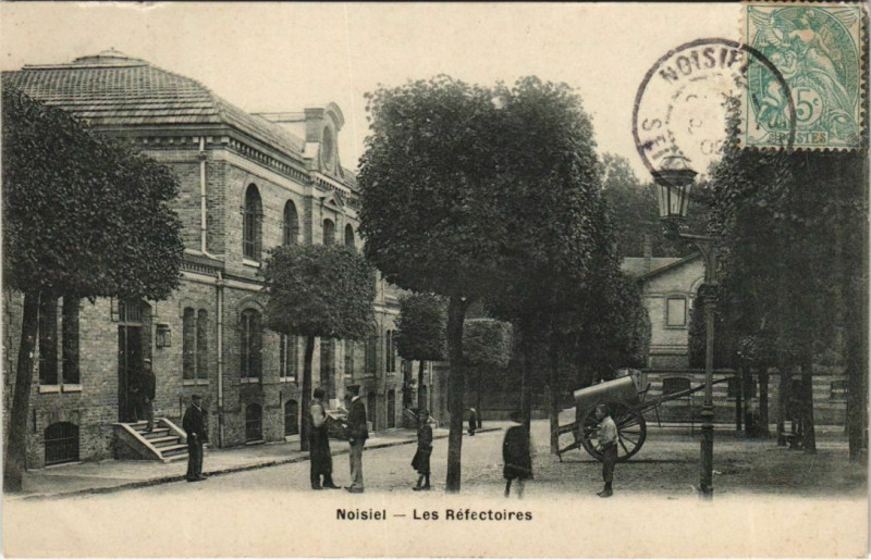Carte postale ancienne Les Réfectoires à Noisiel