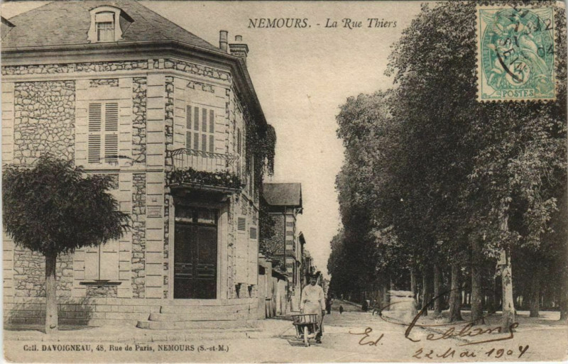 Carte postale ancienne Nemours Rue Thiers à Nemours