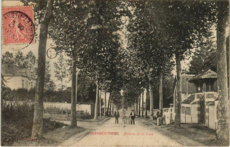 Carte postale ancienne Faremoutiers Avenue de la gare à Faremoutiers