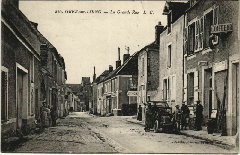 Carte postale ancienne Grez-Sur-Loing La Grande Rue à Grez-sur-Loing