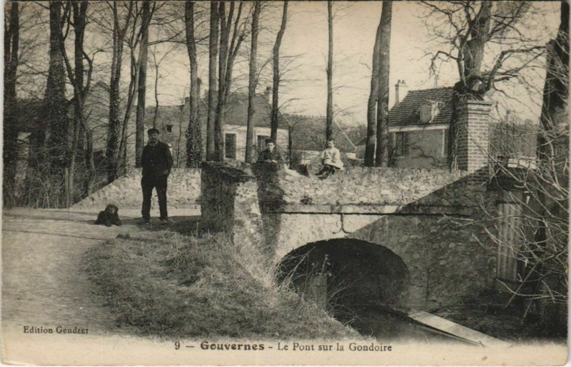 Carte postale ancienne Gouvernes Le Pont sur la Gondoire à Gouvernes