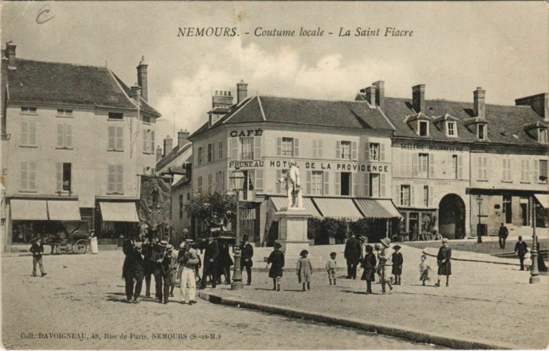 Carte postale ancienne Nemours Coutume locale La Saint Fiacre à Nemours