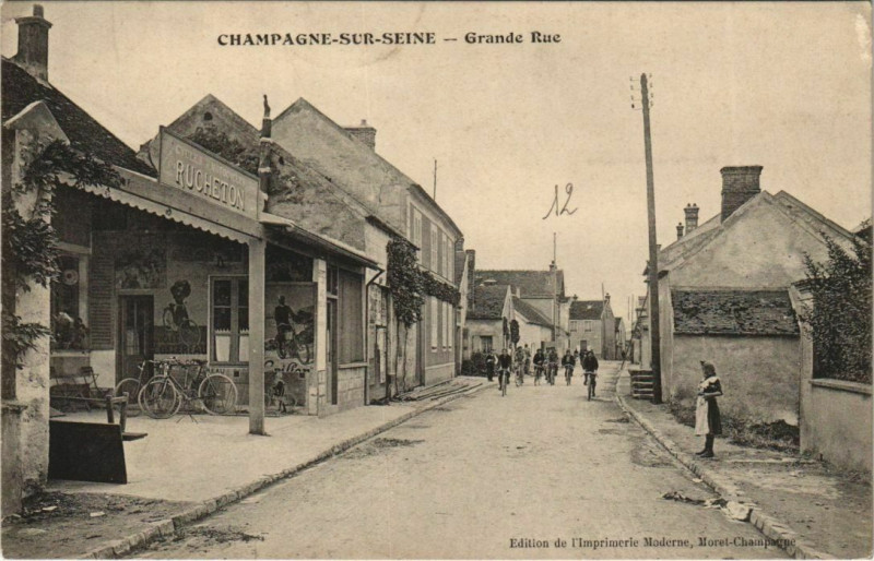 Carte postale ancienne Champagne-Sur-Seine Grande Rue à Champagne-sur-Seine