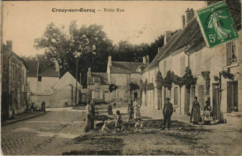 Carte postale ancienne Crouy-Sur-Ourcq Petite Rue à Crouy-sur-Ourcq