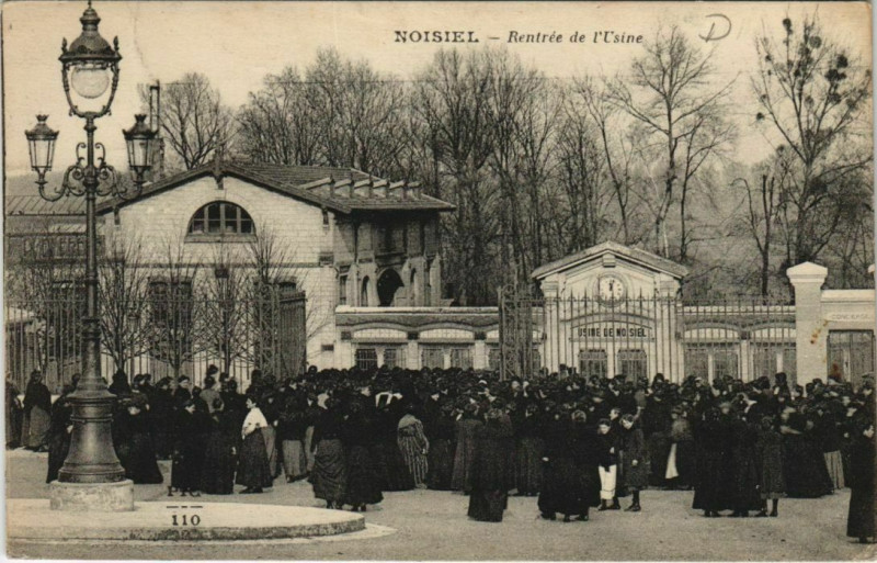 Carte postale ancienne Rentrée de l'Usine à Noisiel