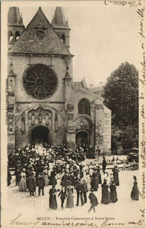 Carte postale ancienne Melun Eglise Notre-Dame Premiere Communion à Melun
