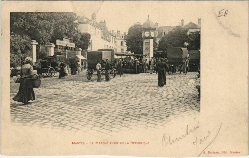 Carte postale ancienne Mantes Le Marché Place de la République