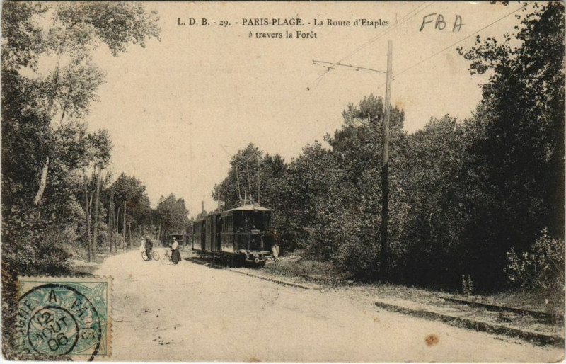 Carte postale ancienne Paris-Plage Route d'Etaples a travers la foret