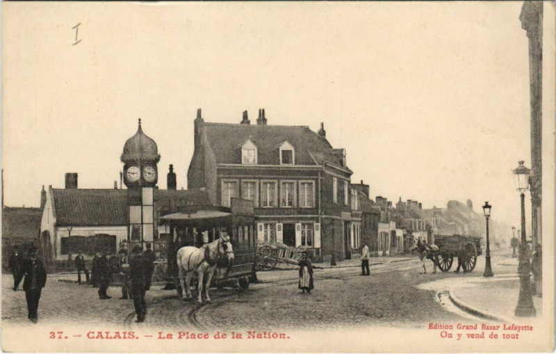 Carte postale ancienne Calais Place de la nation à Calais